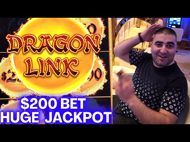 The HOTTEST Slot Machine In Las Vegas – 3 JACKPOTS !