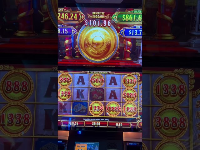 OMG I Won Jackpot On Slot Machine At Max Bet