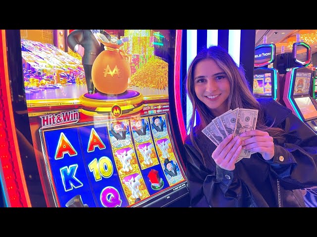 Her AWESOME Slot Session at the Palazzo Casino in Las Vegas!