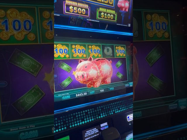 PIGGY BANKiN SLOT! ONE AWAY FROM FULL SCREEN! #slots #casino #jackpot #gambling #slot #slotmachine