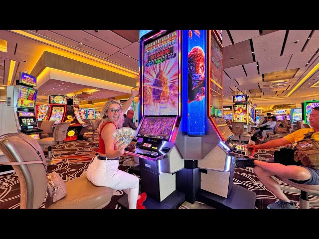 Blonde Woman Goes Wild On Las Vegas Slots! (Watch What Happened)