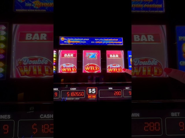 Spin baby spin! #lasvegascasinos #casinofun #slotmachine