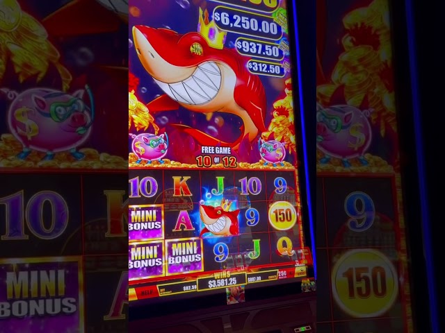 Huge Jackpot on Slot Machine! #casino #slot #casinogame